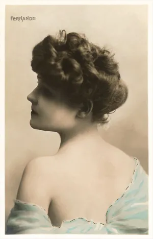BW-02 Fernande, Woman's Head - Vintage Image