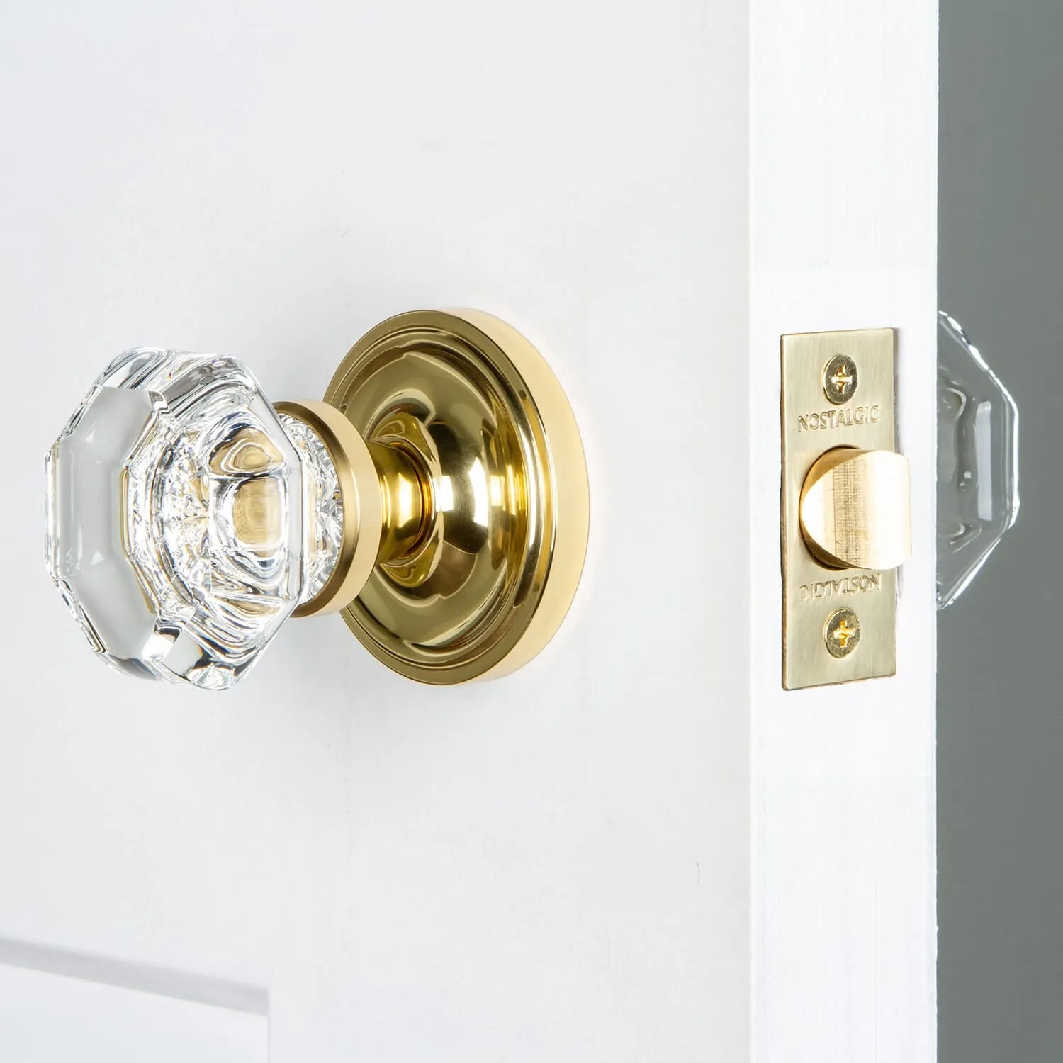 Classic Rosette with Waldorf Knob in Polished Brass