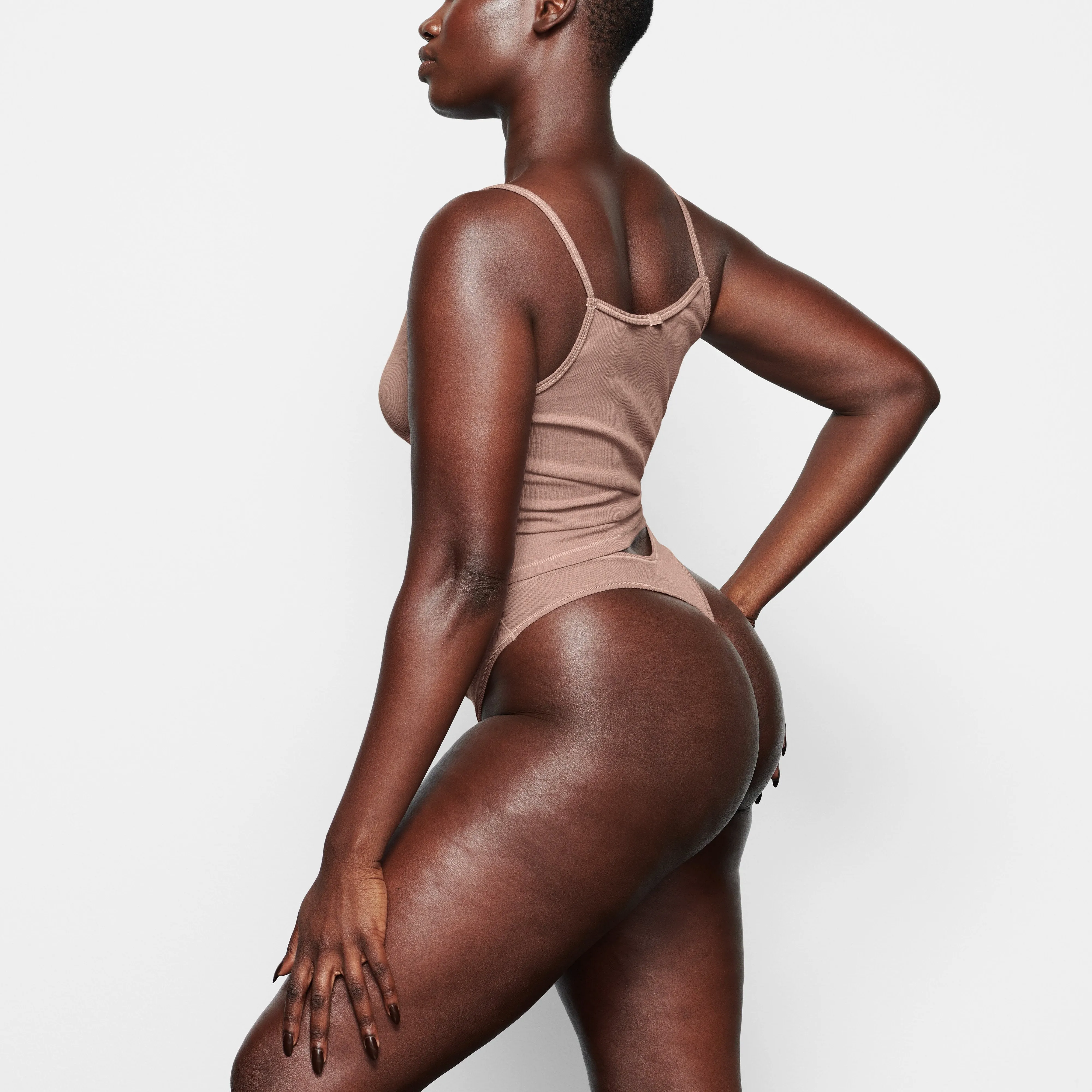 COTTON RIB DIPPED THONG | UMBER