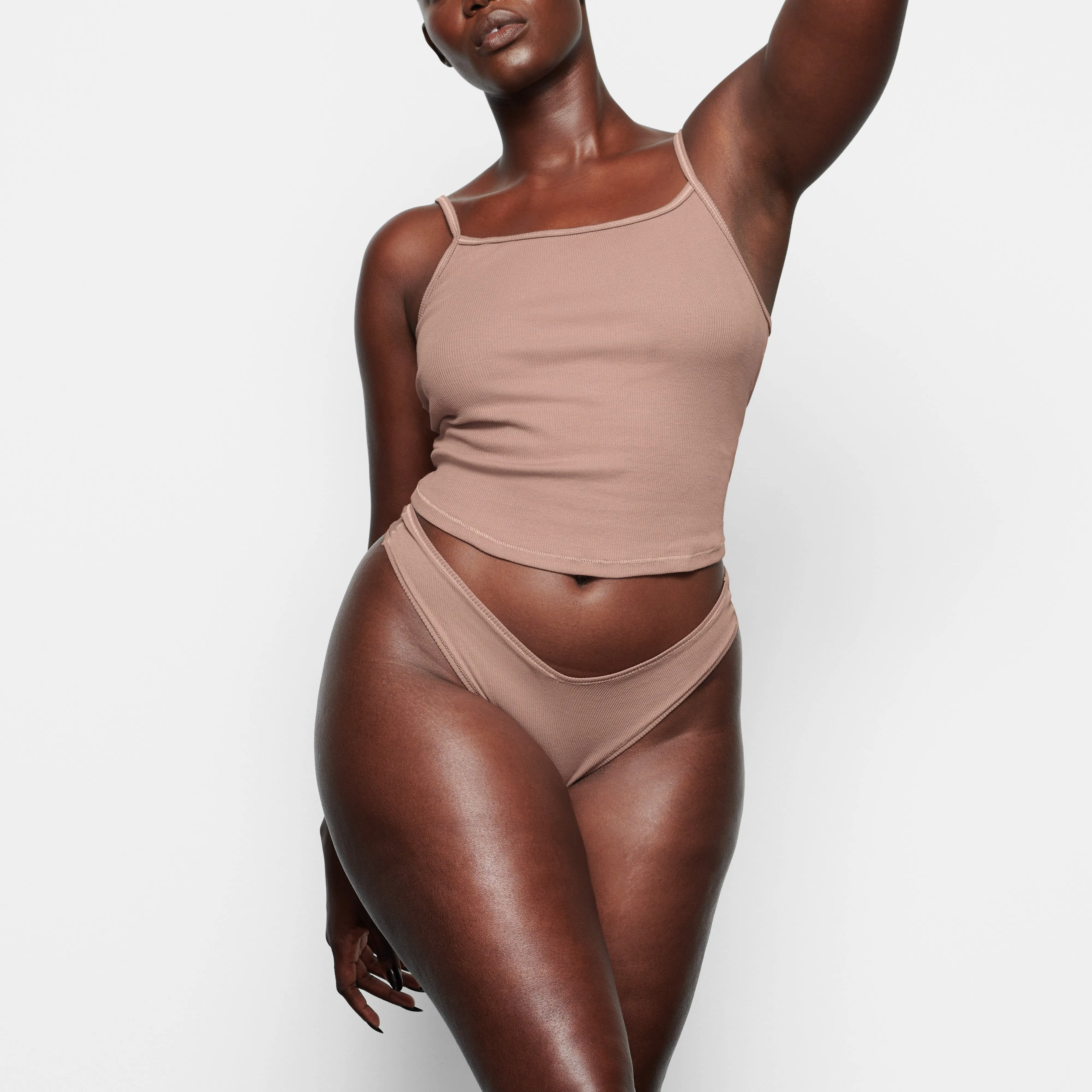 COTTON RIB DIPPED THONG | UMBER