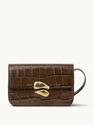 Flap bag with sculptural seal