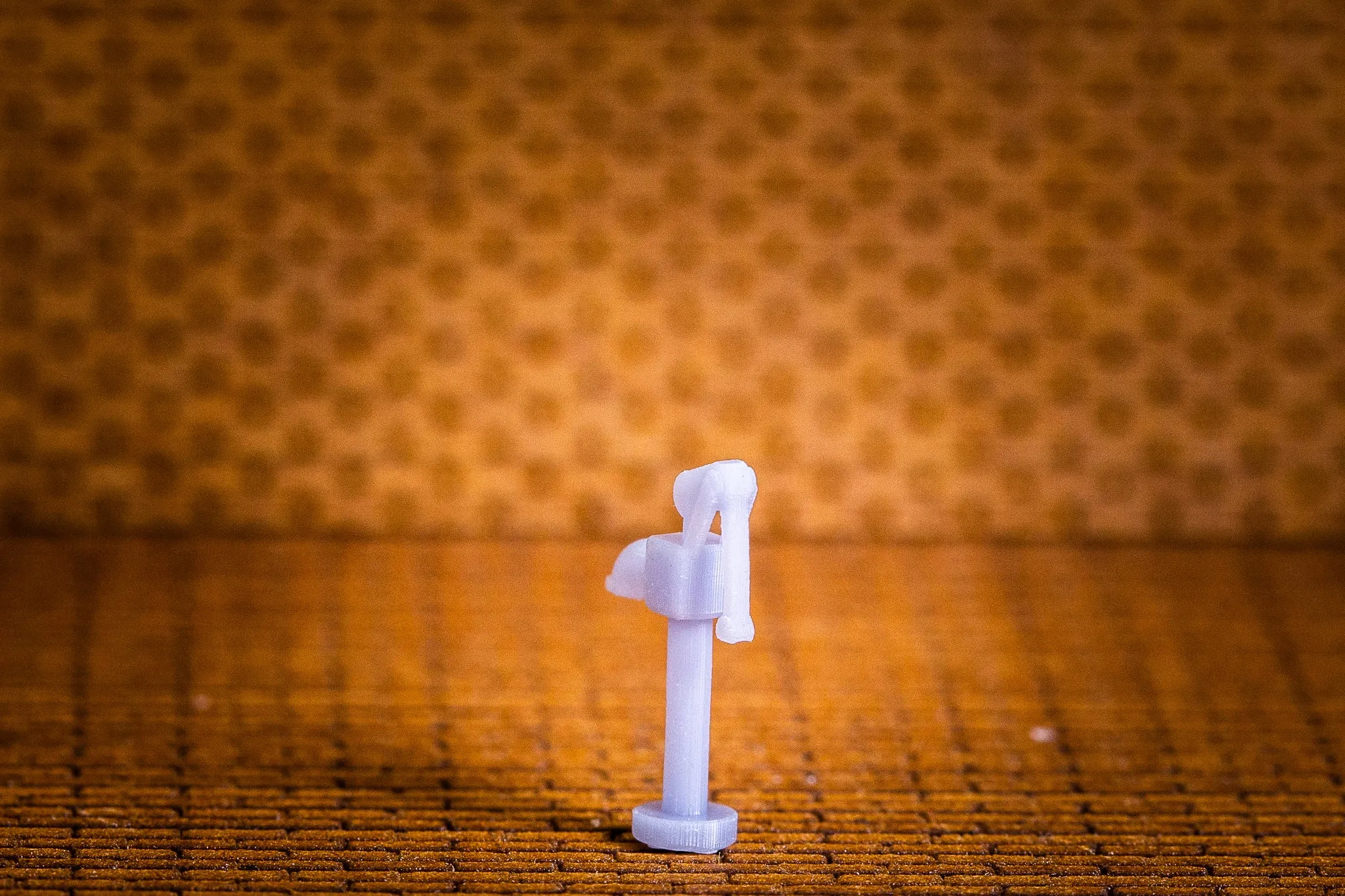 Hand operated water pump - HO Scale