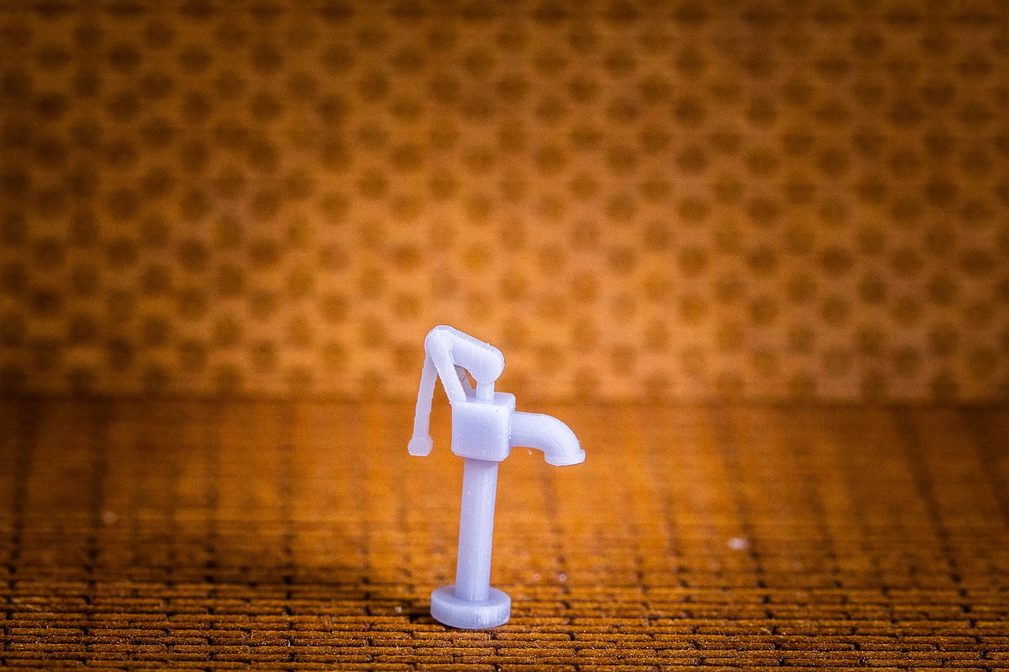 Hand operated water pump - HO Scale