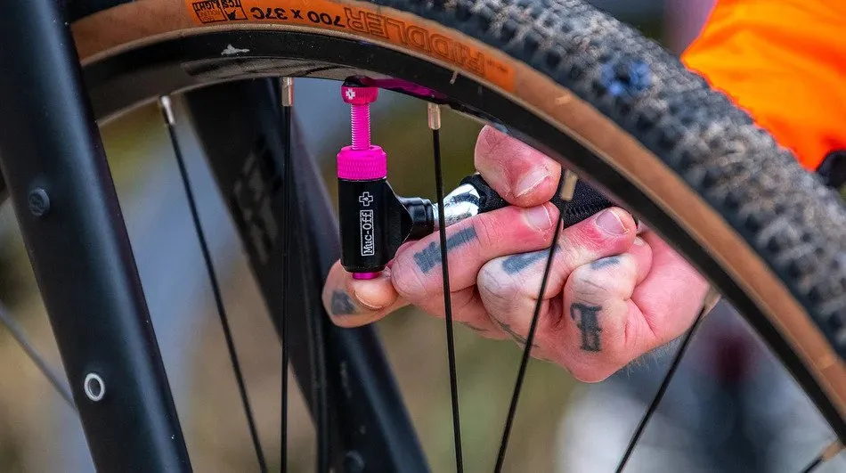 MUC-OFF CO2 CARTRIDGE ROAD (16g)