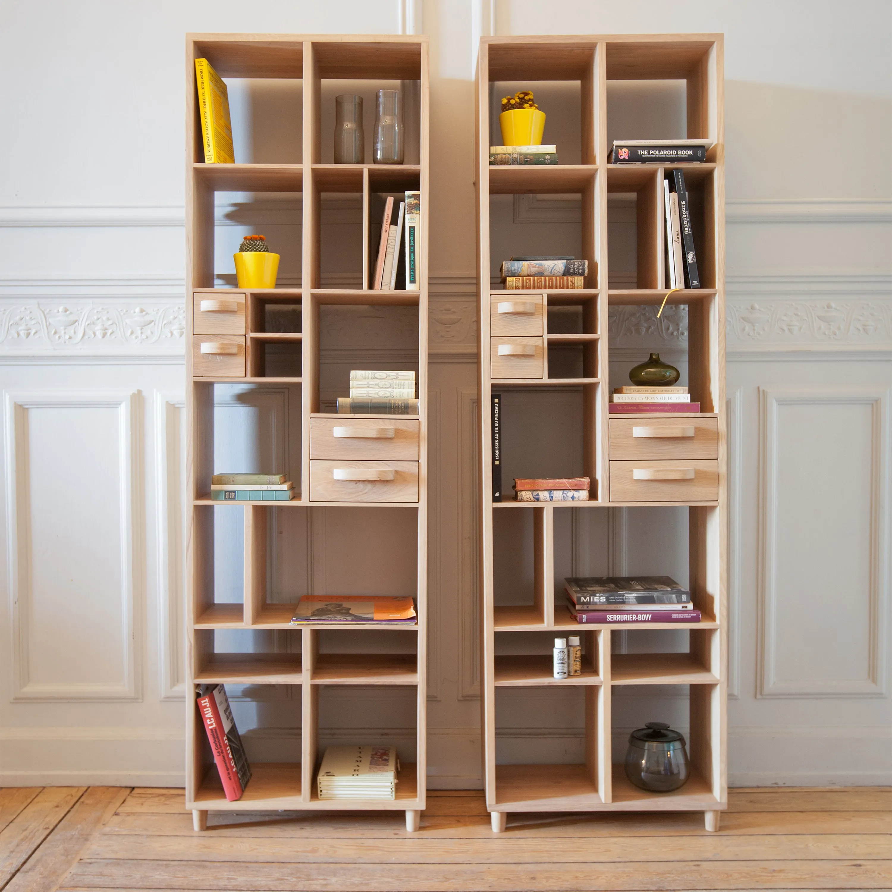 Pirouette Bookcase