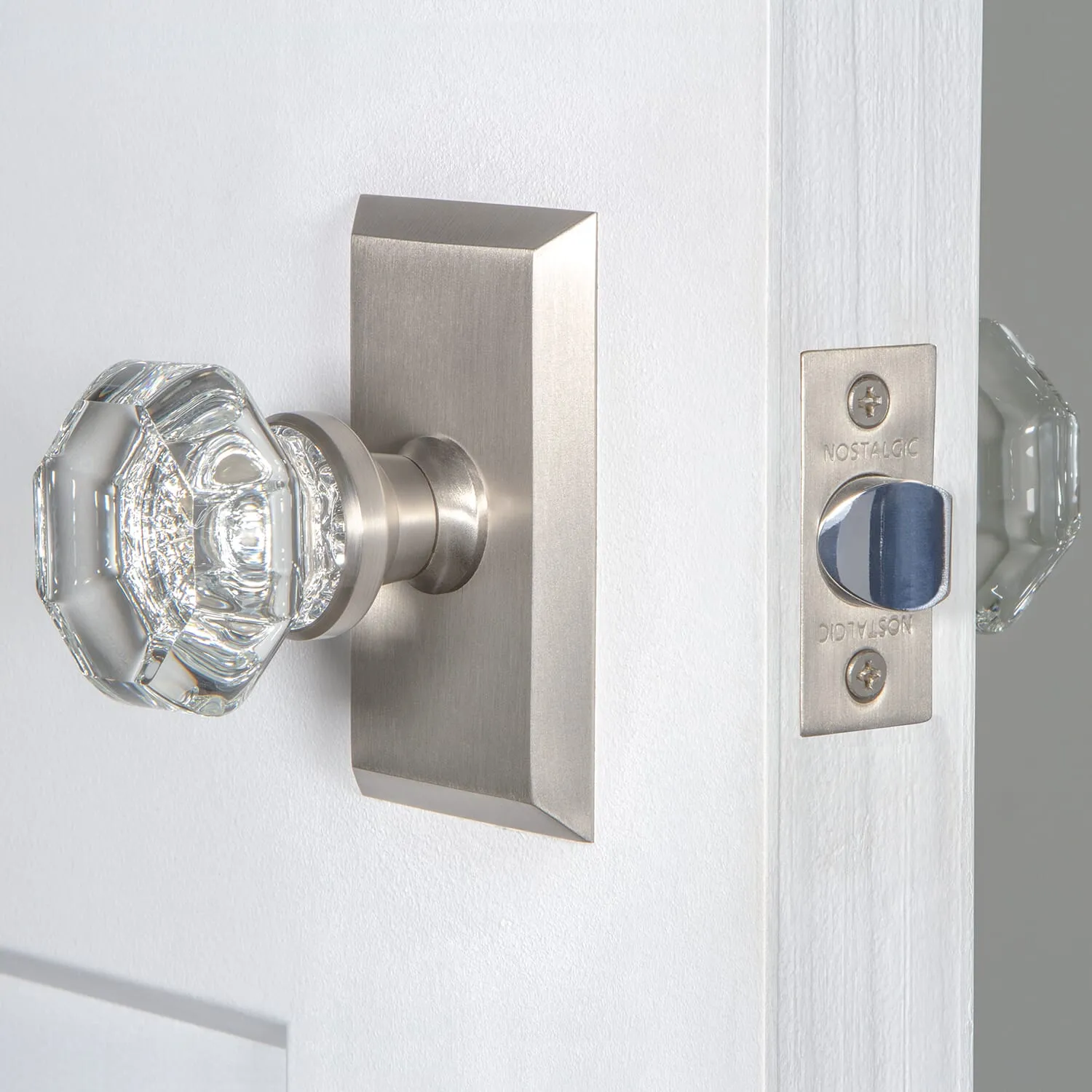 Studio Short Plate with Waldorf Knob in Satin Nickel